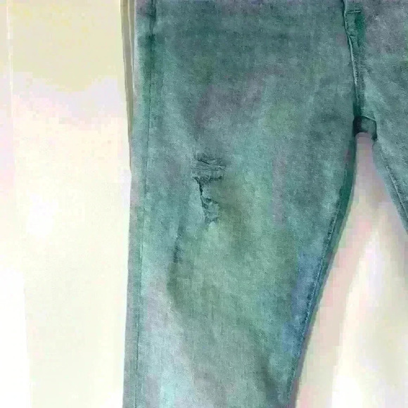 NWOT. 7 For All Mankind Jeans. Distressed. Size 27. - Picture 4 of 8